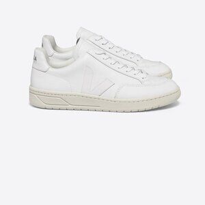 Veja V-12 White Women's Size US 7 (EUR 38)